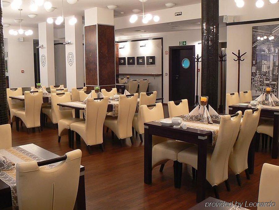 Hotel Pod Lwem 엘블라그 레스토랑 사진
